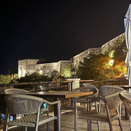 Hotel With Castle View Gjirokastër Exteriör bild