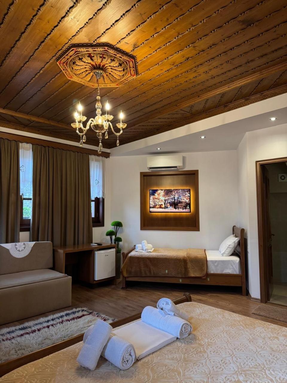 Hotel With Castle View Gjirokastër Exteriör bild